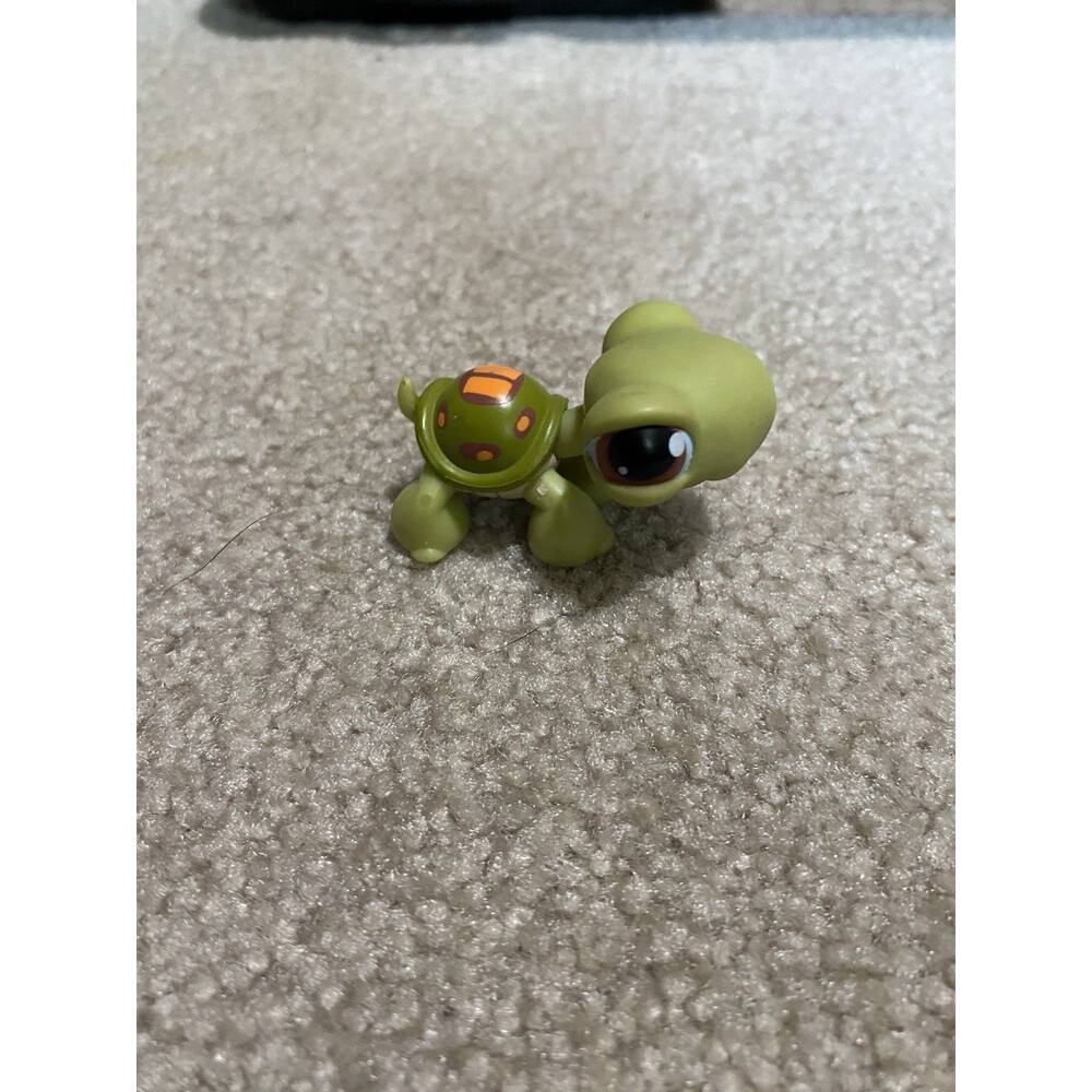 Hasbro Littlest Pet Shop LPS #8 Green Turtle Brown Eyes Orange Shell Red Magnet
